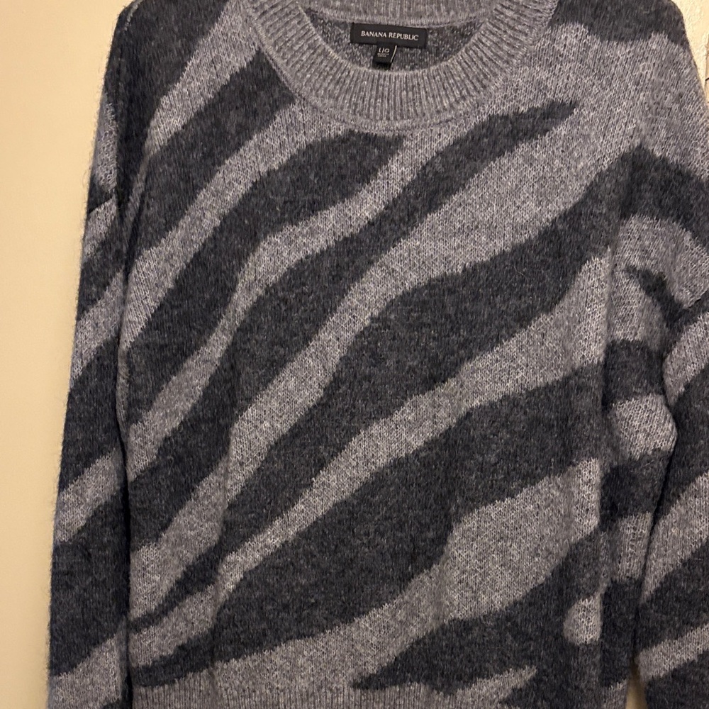 Banana Republic Gray Zebra Pattern Sweater